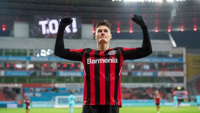 迫下表现出 迫下表现出