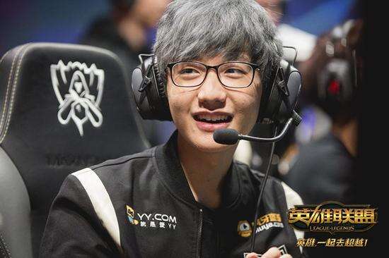 随着晋级男 随着晋级男