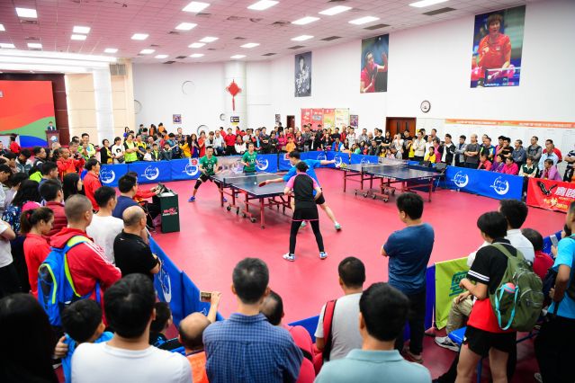 强调团队合 强调团队合